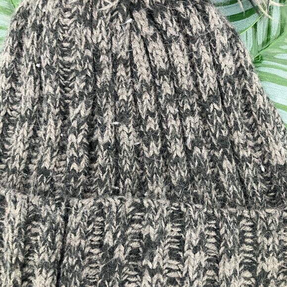David & Young Gray Black Marble Ribbed Cuff Puff Pom Knit One Size Beanie Hat - Picture 5 of 6